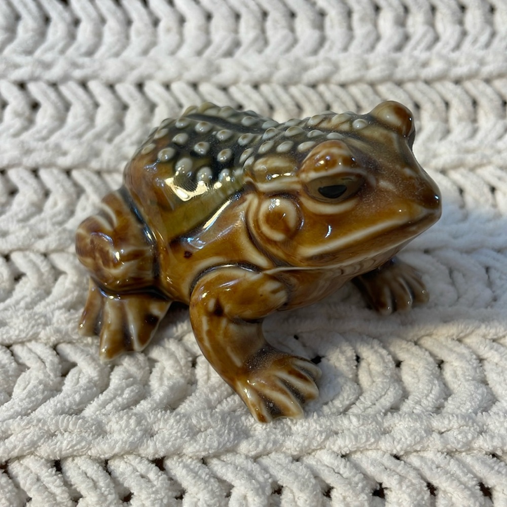 1960s Vintage Porcelain Toad Figurine Gold Eyes from Japan